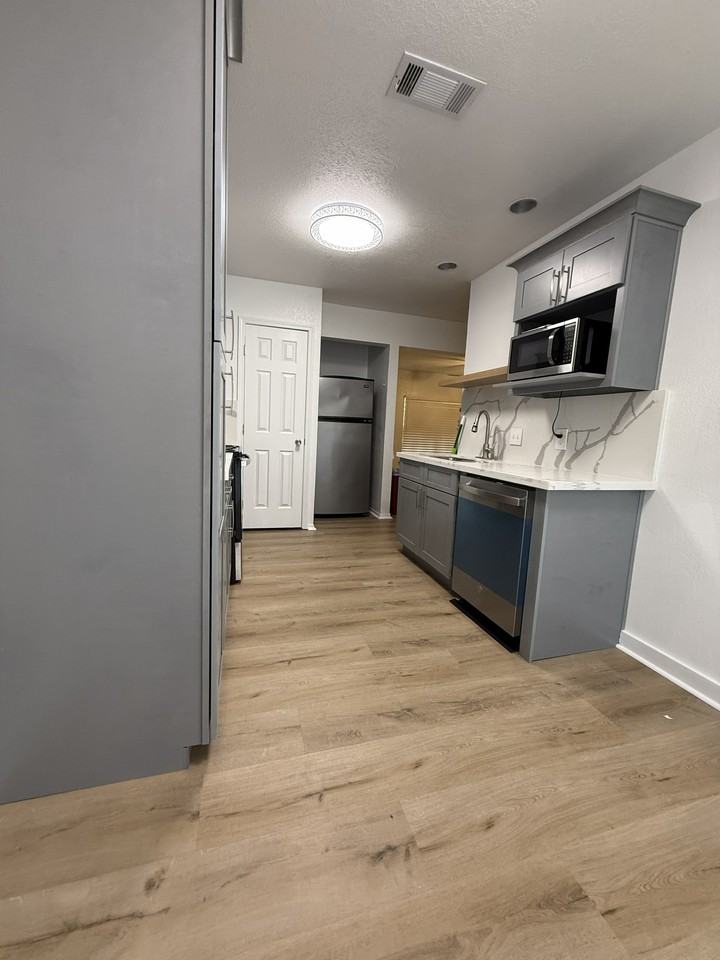 465 Shady Drive Unit # 1 - Photo 3 of 12