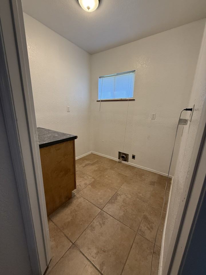 465 Shady Drive Unit # 1 - Photo 6 of 12