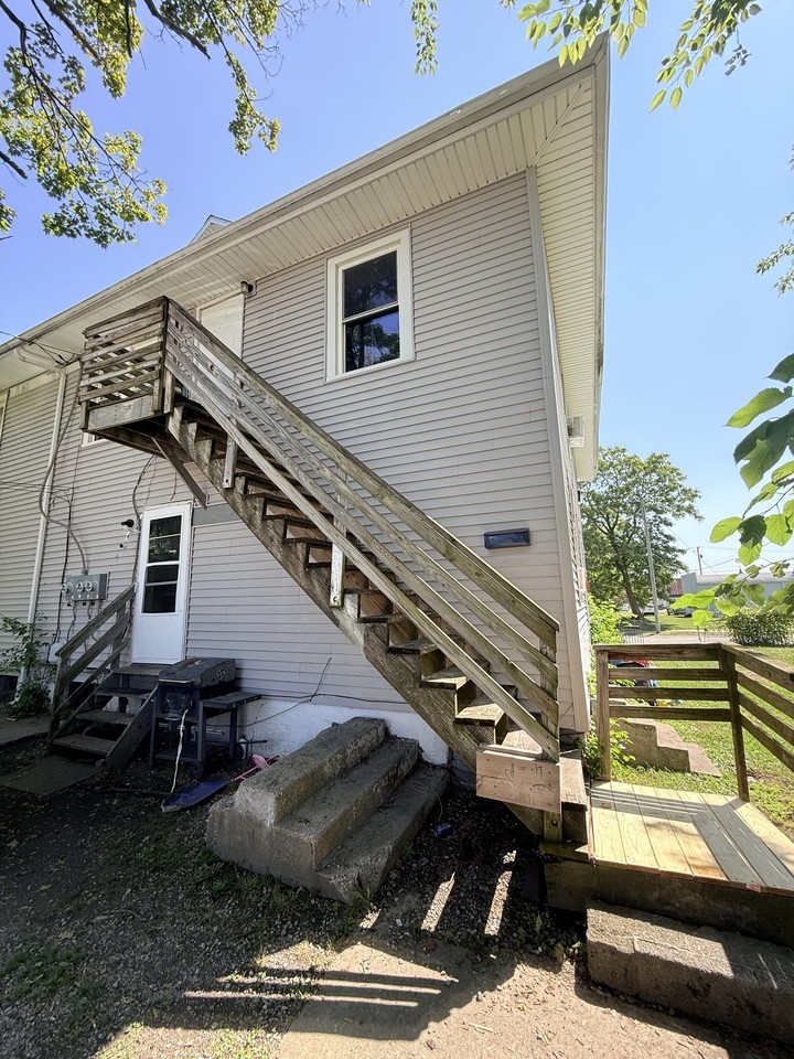 319 1/2 N McDonel St - Photo 2 of 9
