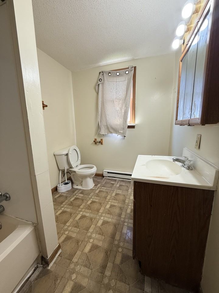 319 1/2 N McDonel St - Photo 3 of 9