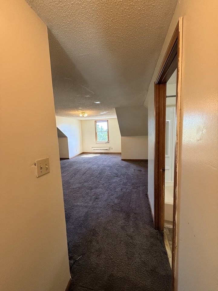 319 1/2 N McDonel St - Photo 5 of 9