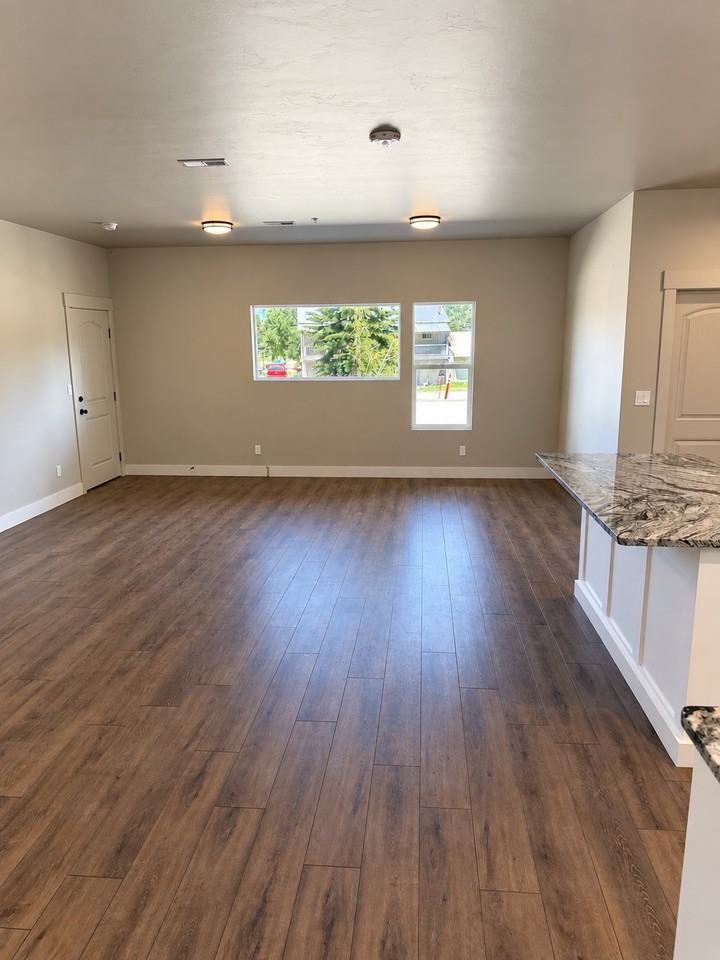 Lakeside Apartments - Photo 3 of 10