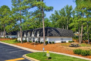 featured image of 526 Richmond Hill Rd W