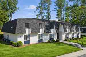 featured image of 526 Richmond Hill Rd W