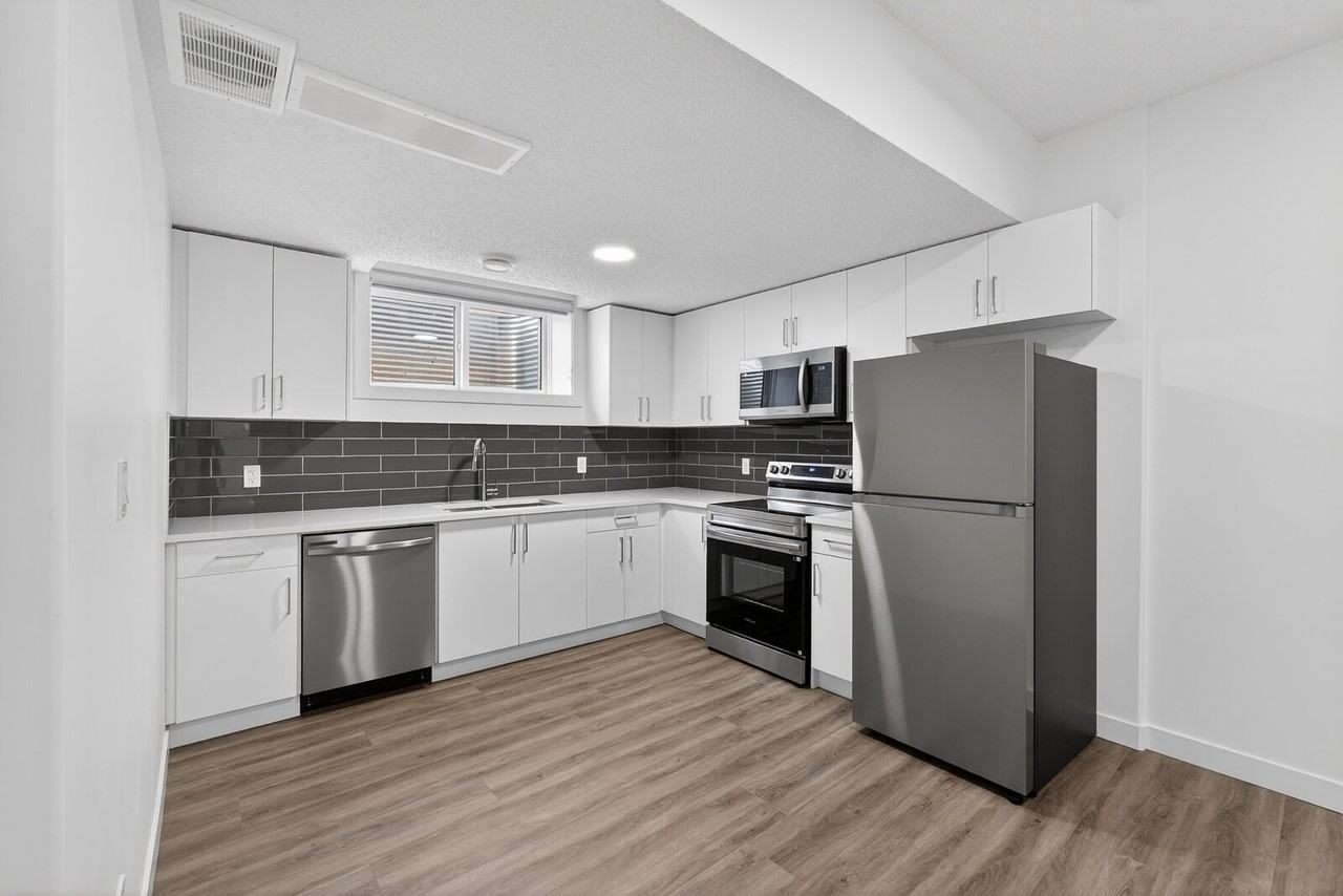 3727 40 Ave - Photo 5 of 18
