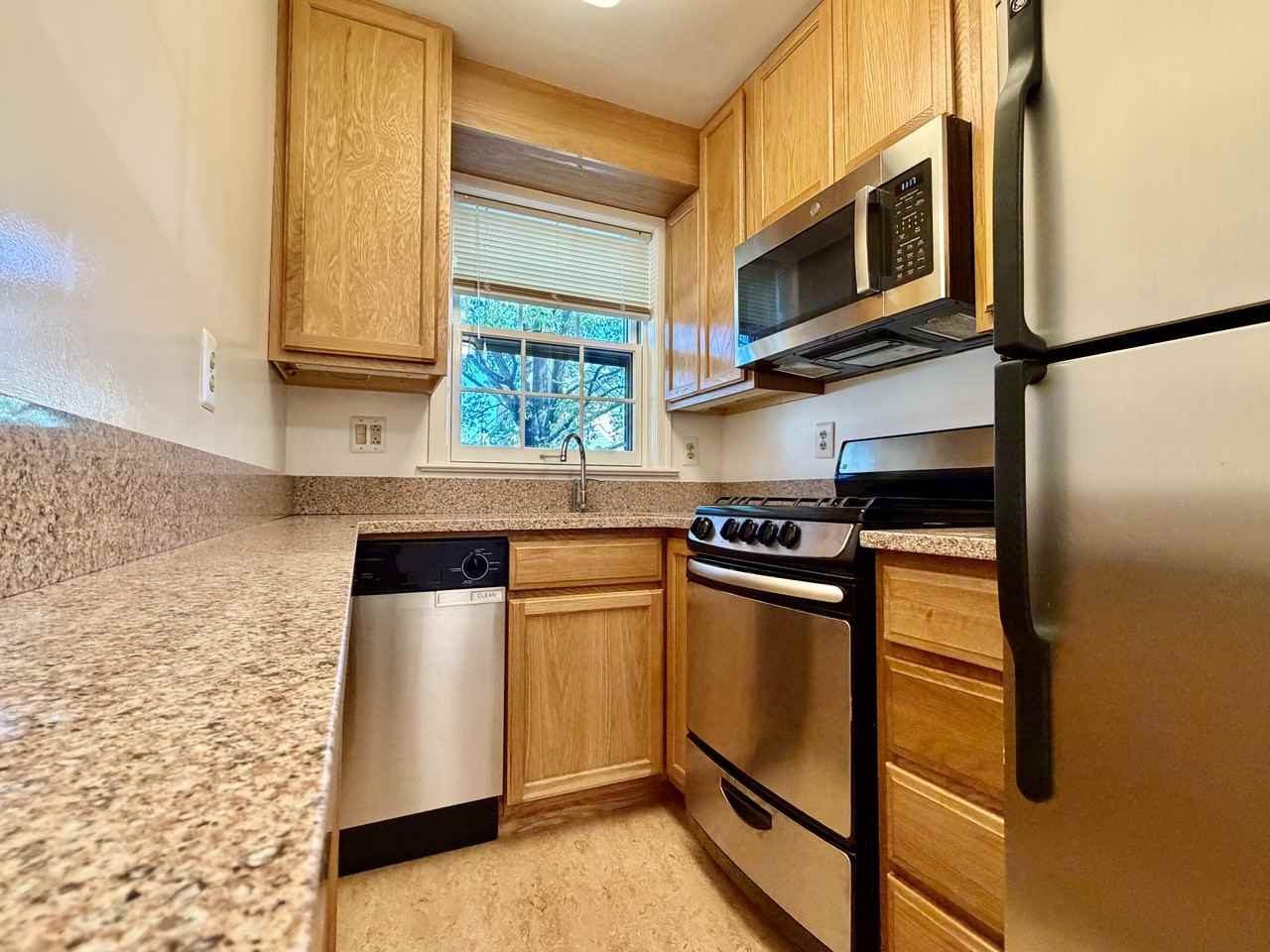906 Jefferson St #2 - Photo 7 of 34
