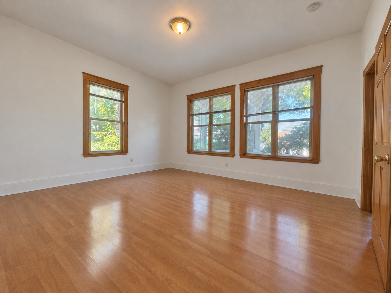 46 Court St - Photo 4 of 8