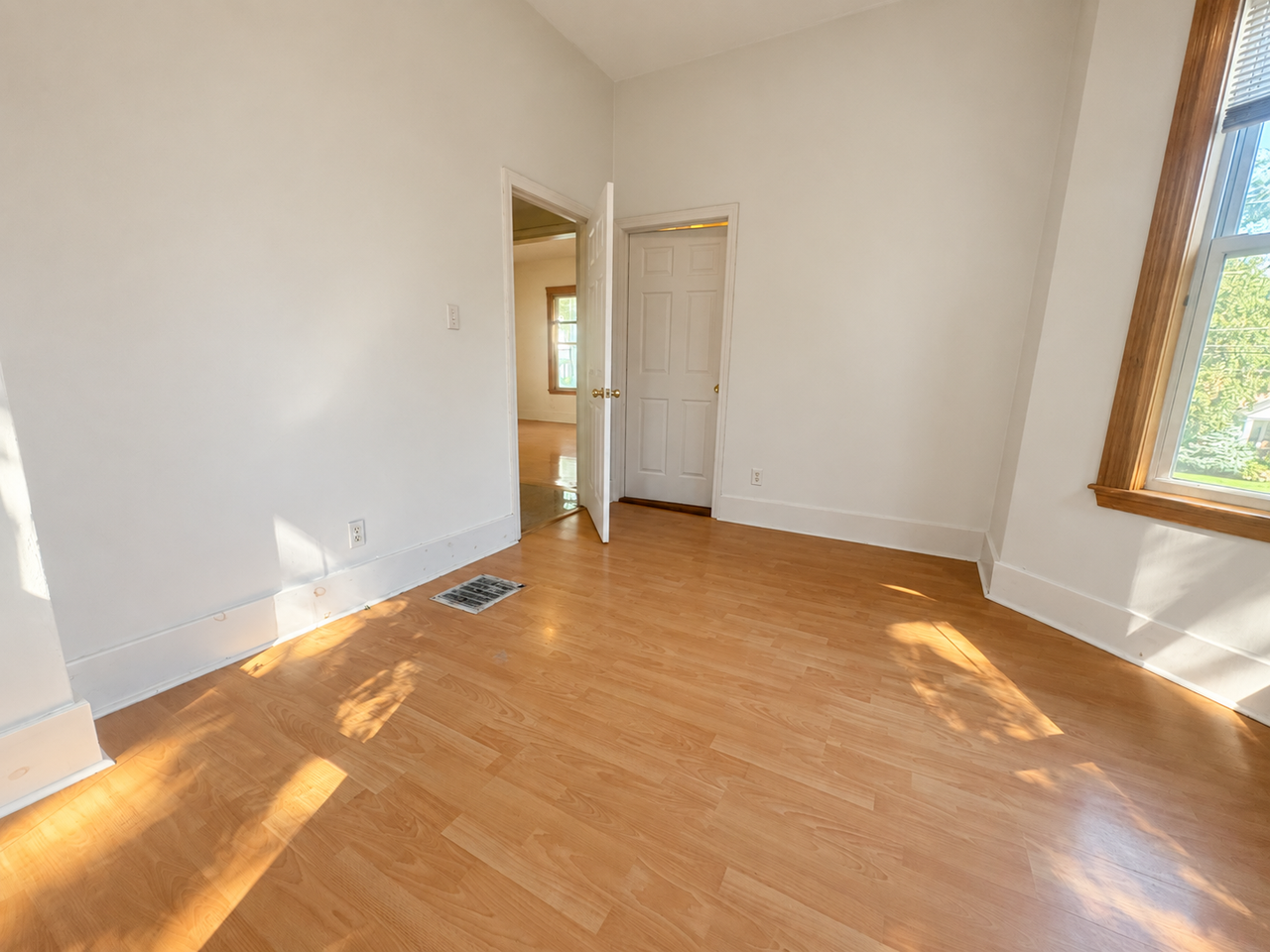 46 Court St - Photo 5 of 8