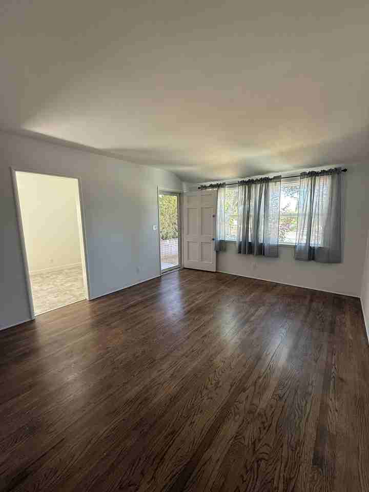 2659 Montrose Ave - Photo 2 of 17