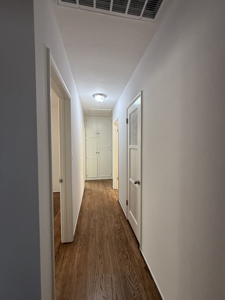 2659 Montrose Ave - Photo 3 of 17