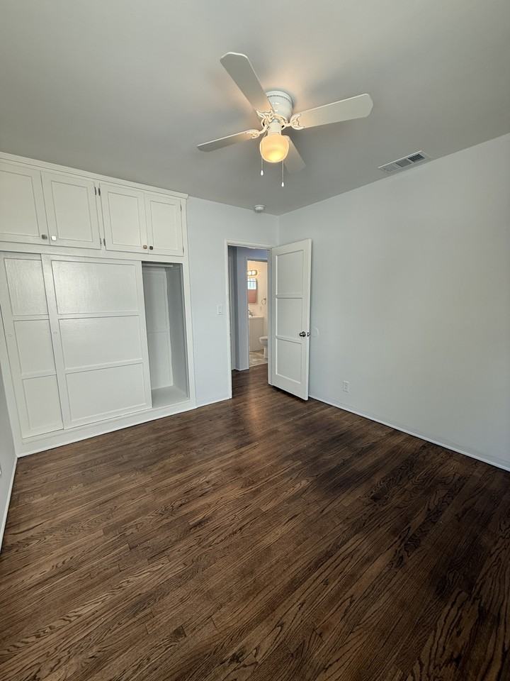 2659 Montrose Ave - Photo 7 of 17