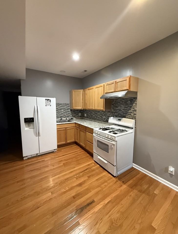 4019 S Albany Ave #2 - Photo 3 of 11