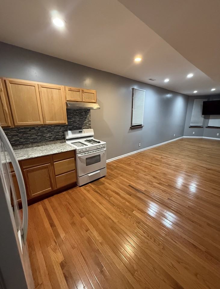 4019 S Albany Ave #2 - Photo 5 of 11