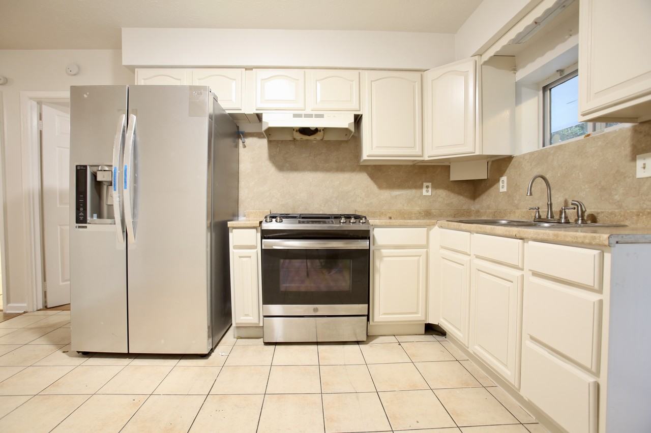 650 Allen St #3 - Photo 2 of 15