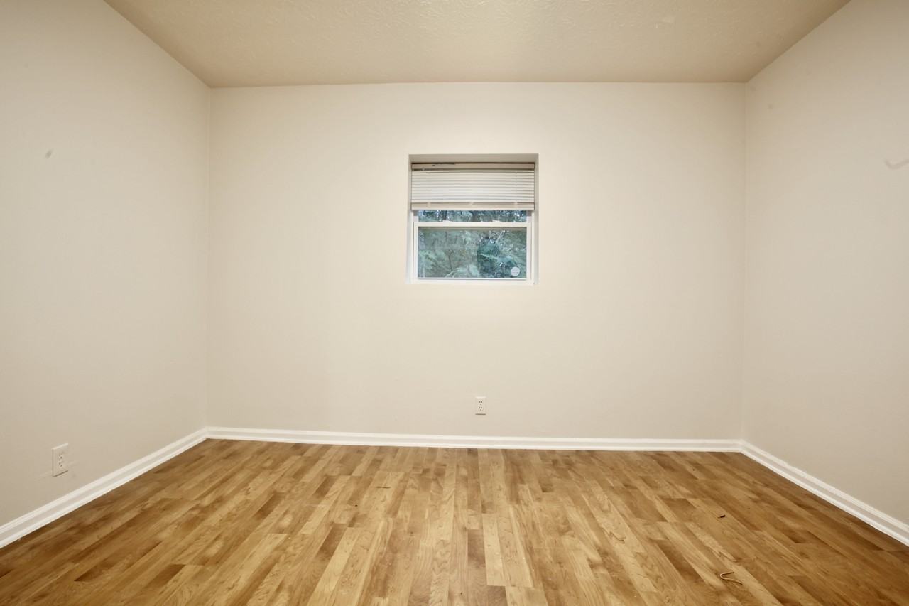 650 Allen St #3 - Photo 4 of 15