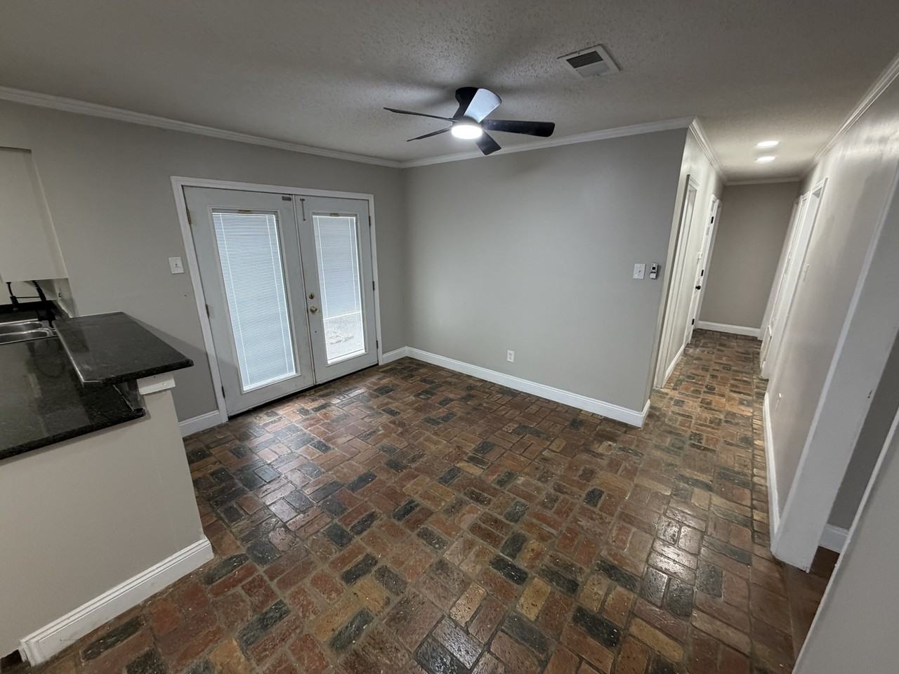 1403 Commanche St #NA - Photo 3 of 20