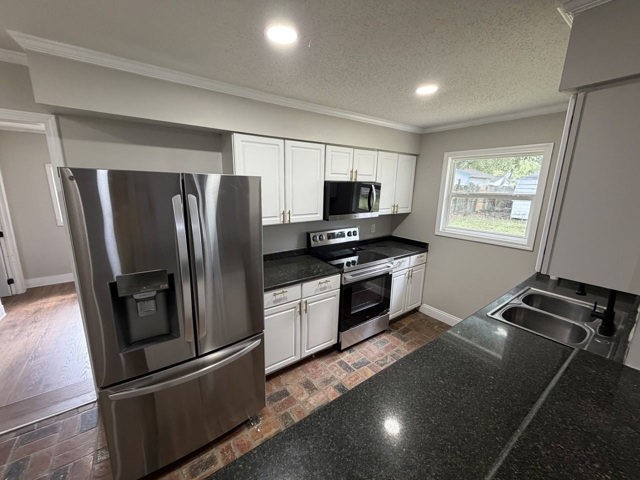 1403 Commanche St #NA - Photo 4 of 20