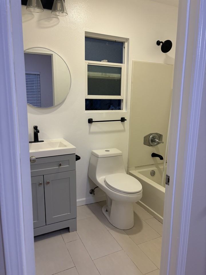 1640 Sherman Pl #10 - Photo 5 of 18