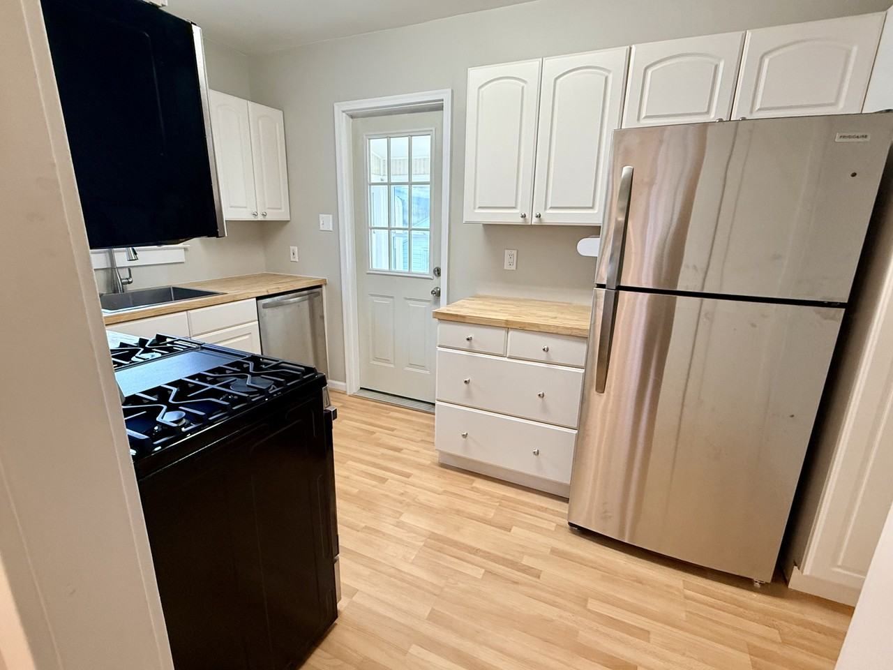 117 E Holly Ave #NA - Photo 3 of 25