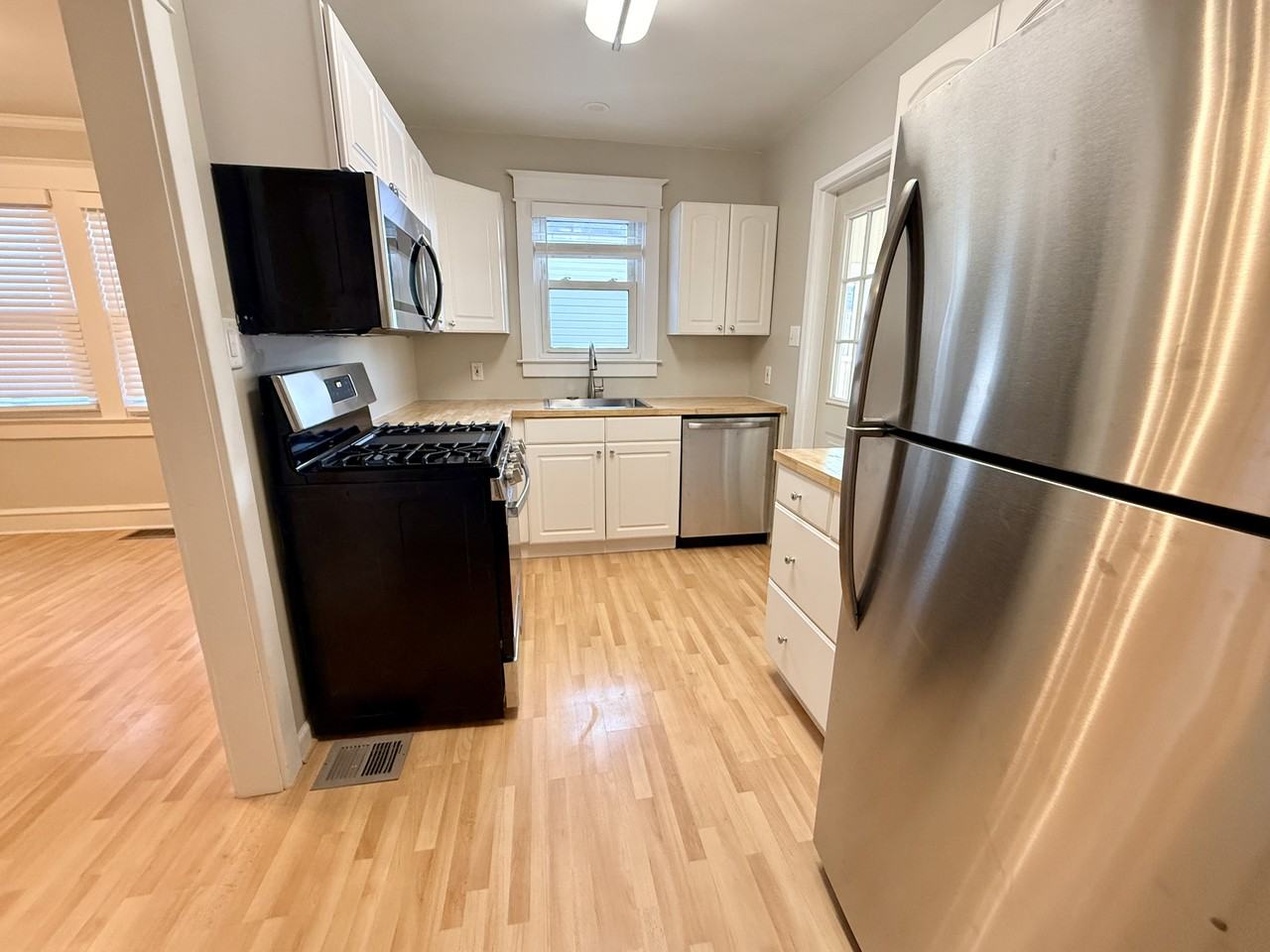 117 E Holly Ave #NA - Photo 5 of 25
