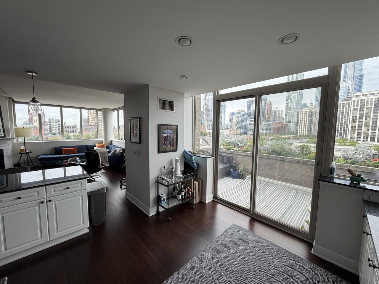 1515 S Prairie Ave #814 - Photo 5 of 13
