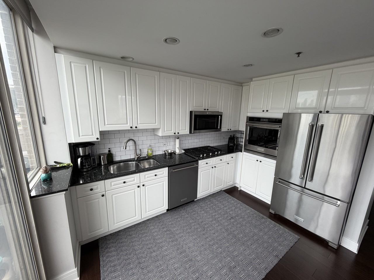 1515 S Prairie Ave #814 - Photo 7 of 13