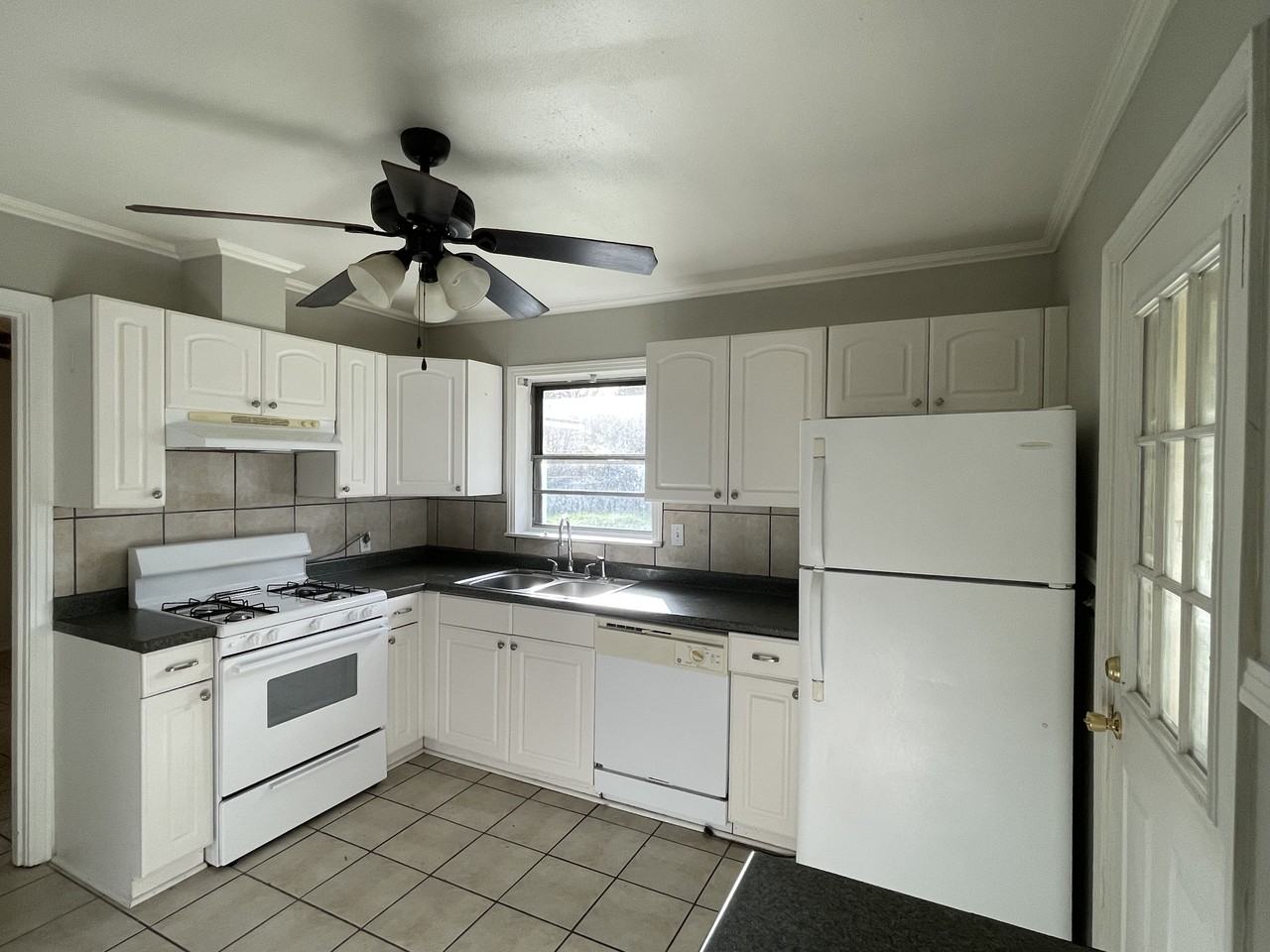 4722 Akard Ave #NA - Photo 4 of 10