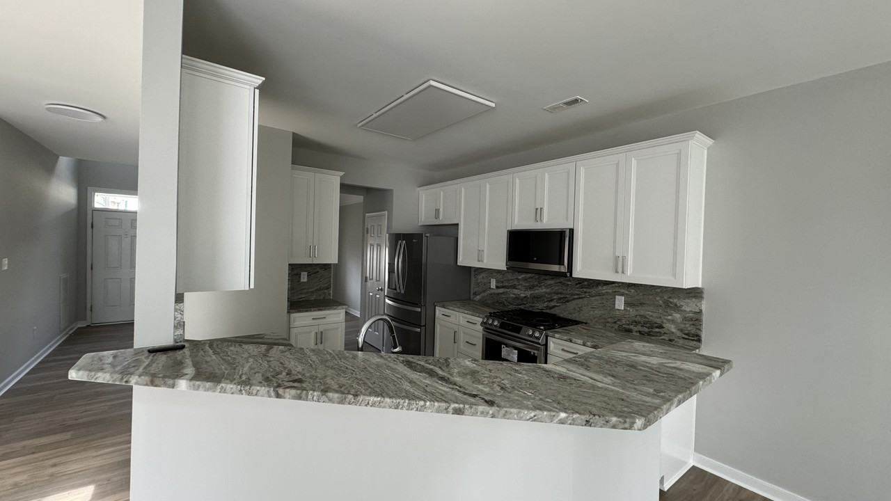 813 Parkland Pl - Photo 5 of 33
