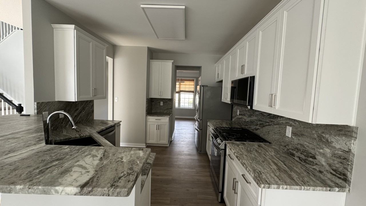813 Parkland Pl - Photo 7 of 33