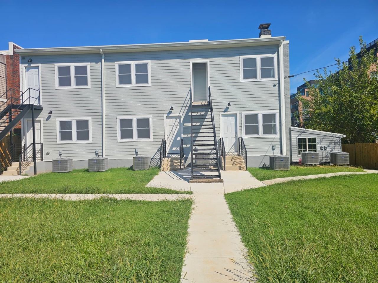 717 Irving St Ne #1 - Photo 2 of 23