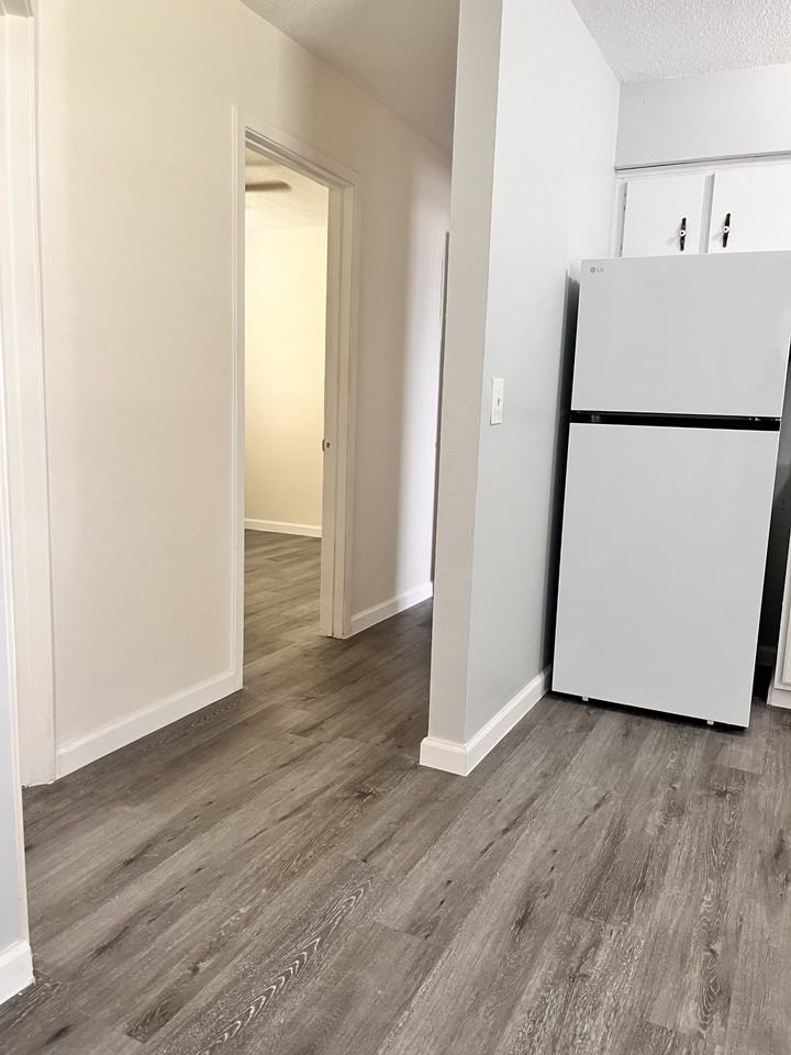 384 Avenue N Sw #1 - Photo 2 of 10