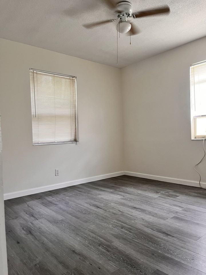 384 Avenue N Sw #1 - Photo 3 of 10