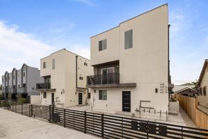featured image of 635 1/2 N Kingsley Dr