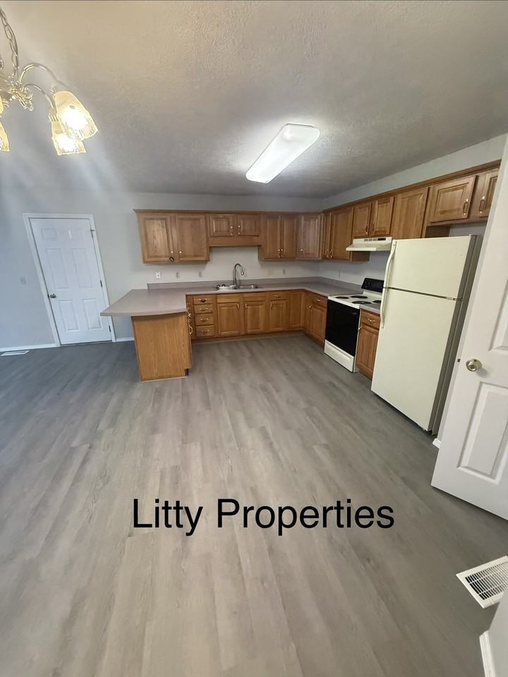 1503 Fair Park Cir #1 - Photo 3 of 10