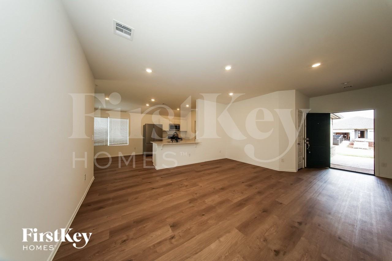 425 Labelle Ln - Photo 5 of 19