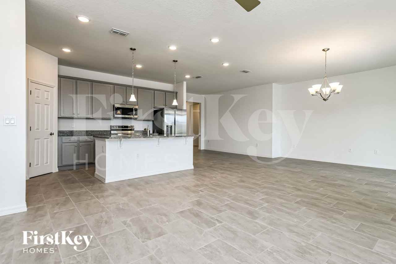 1197 Spokane Pt - Photo 3 of 16