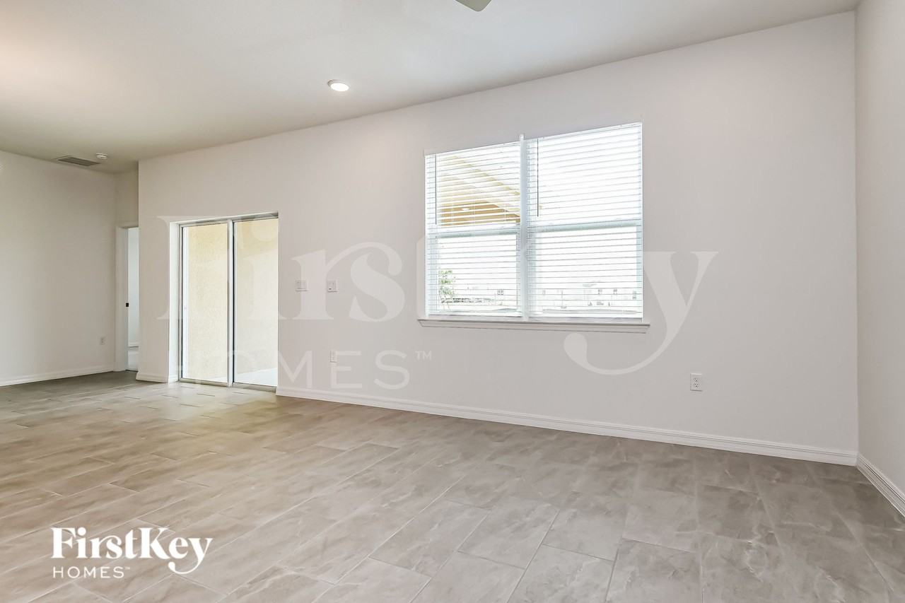 1197 Spokane Pt - Photo 4 of 16