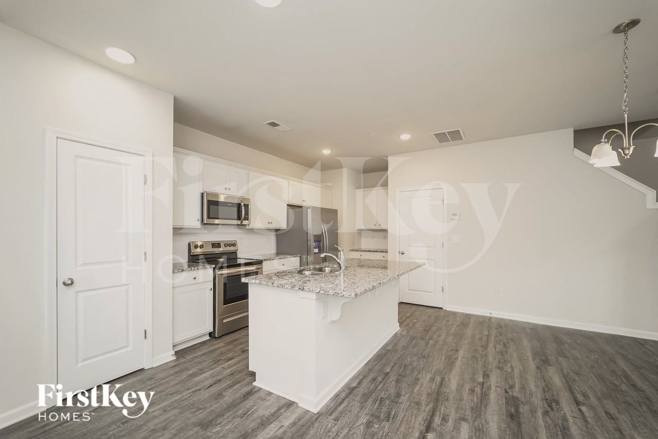 2063 Cypress Village Dr Nw - Photo 5 of 16