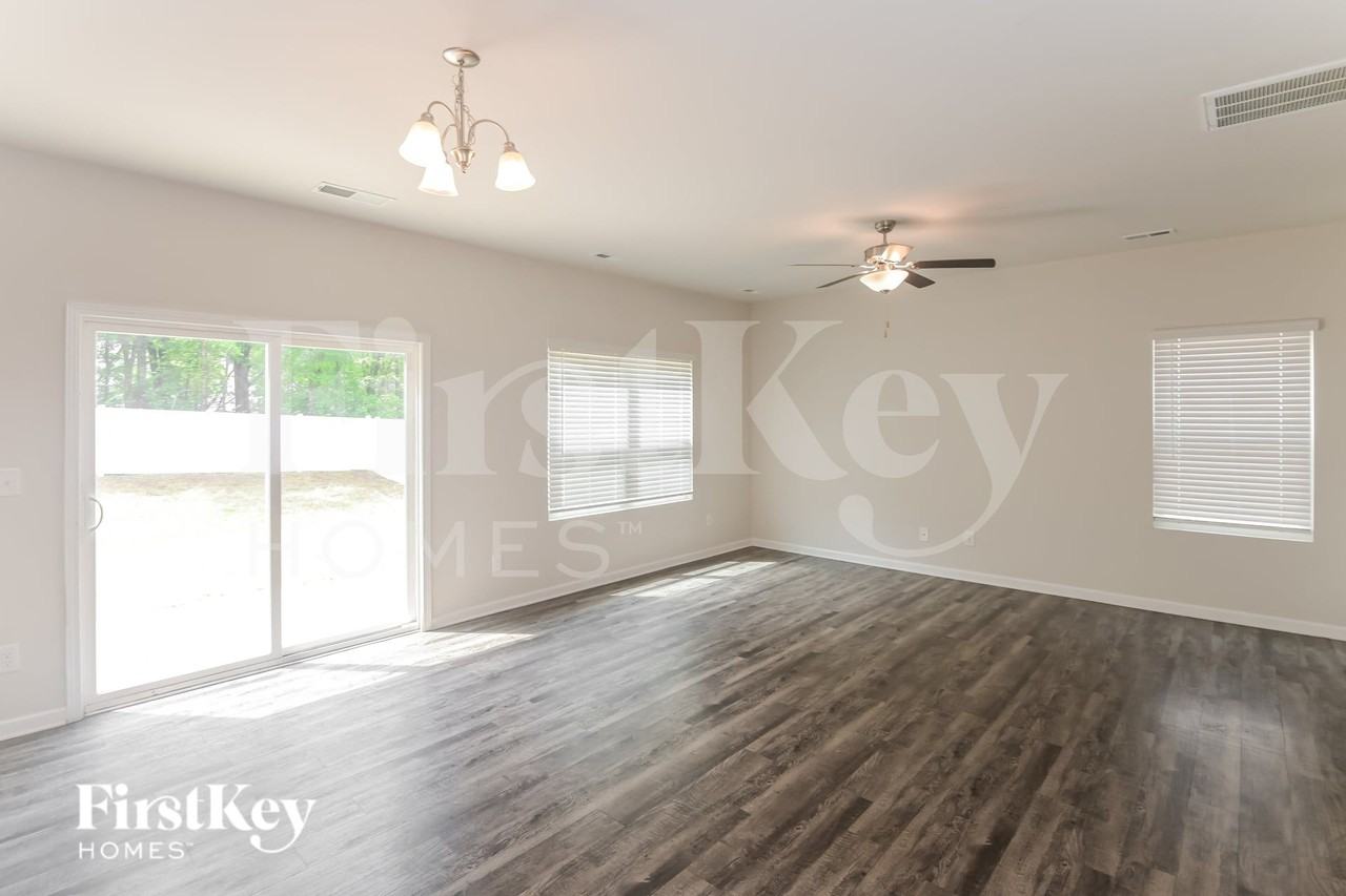 8216 Williams Farm Dr - Photo 3 of 15