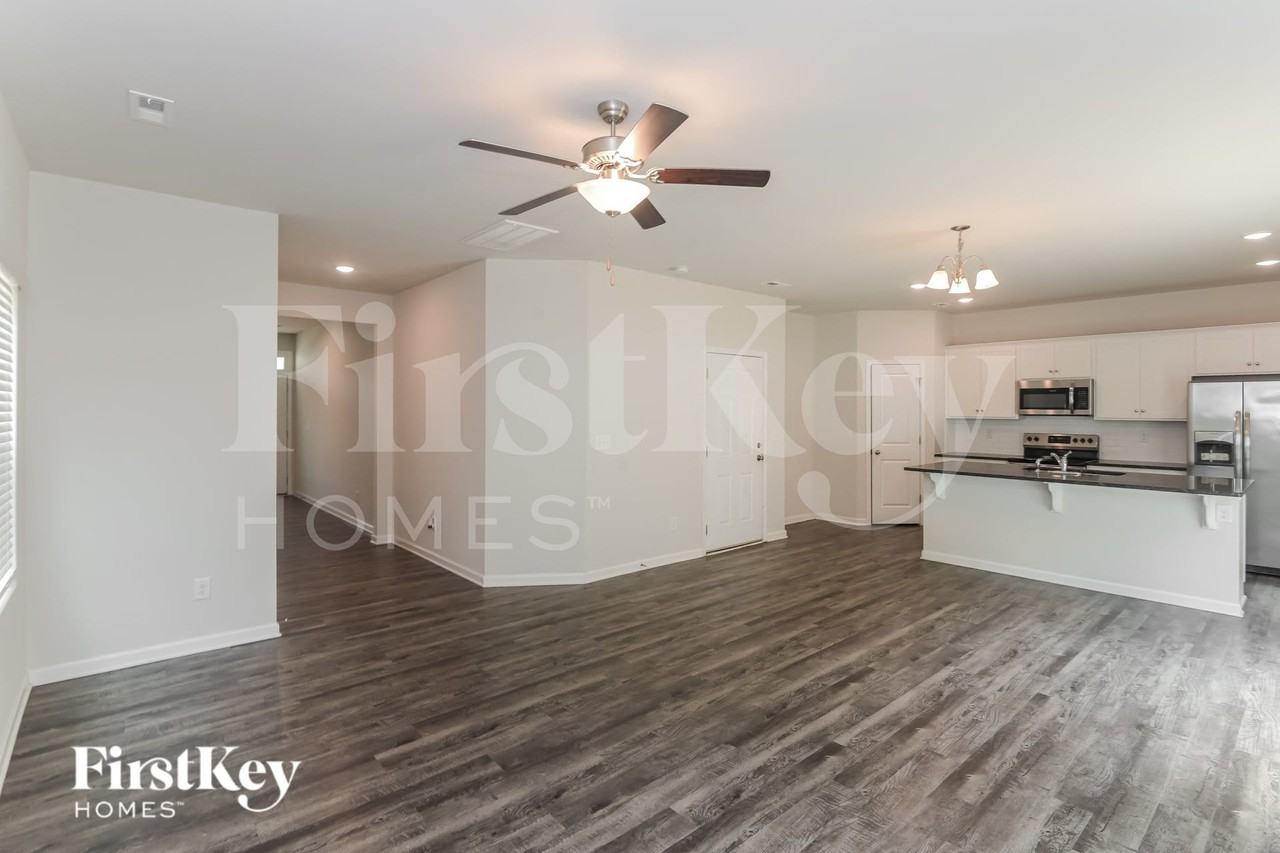 8216 Williams Farm Dr - Photo 4 of 15
