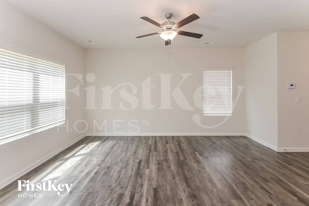 8216 Williams Farm Dr - Photo 5 of 15