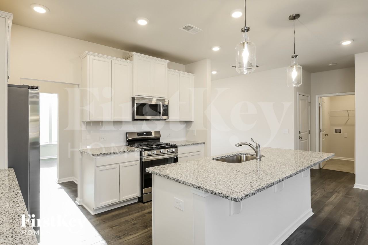 513 Hillpark Ln - Photo 6 of 15