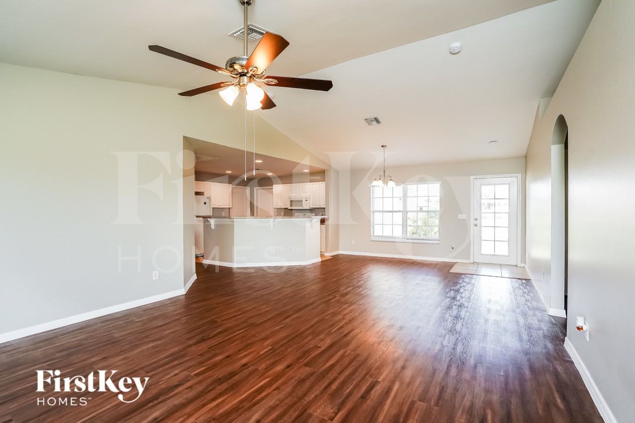4201 19th St Sw - Photo 4 of 16