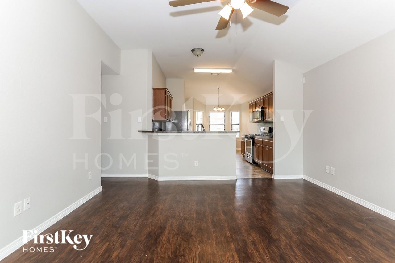 817 Belvedere Dr - Photo 2 of 17
