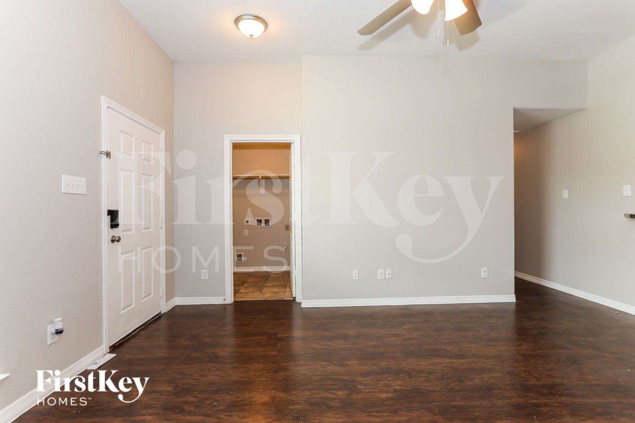 817 Belvedere Dr - Photo 3 of 17