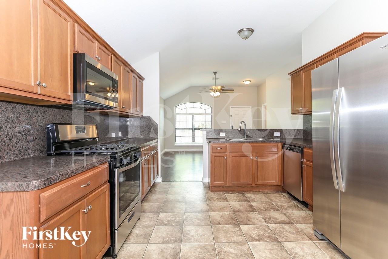 817 Belvedere Dr - Photo 6 of 17