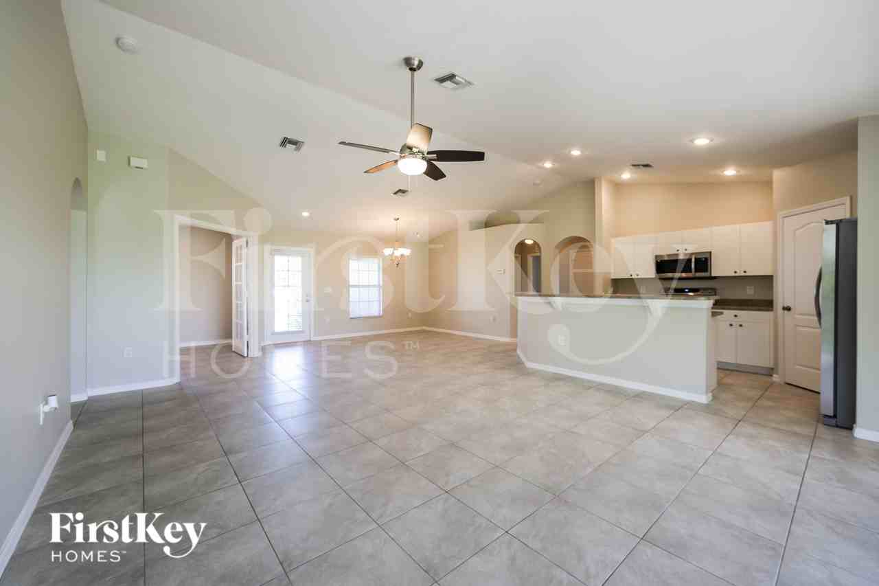 466 Ne 1st Ave - Photo 4 of 16