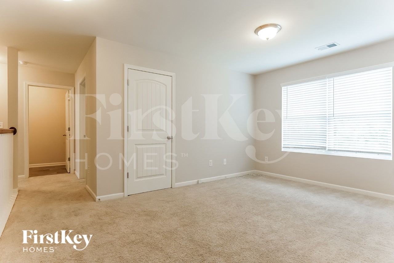 220 Polo Field Way - Photo 6 of 15