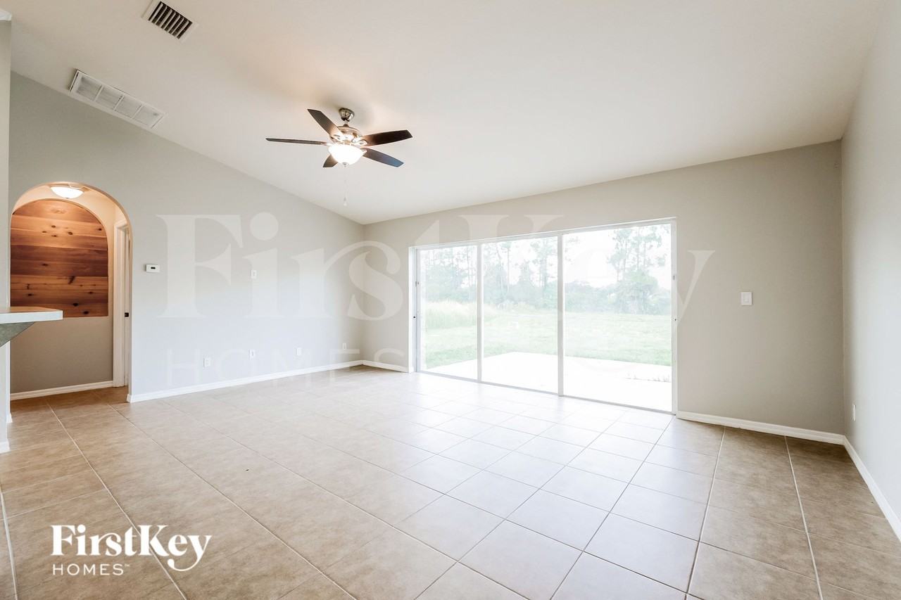 1823 Laurie St - Photo 3 of 16