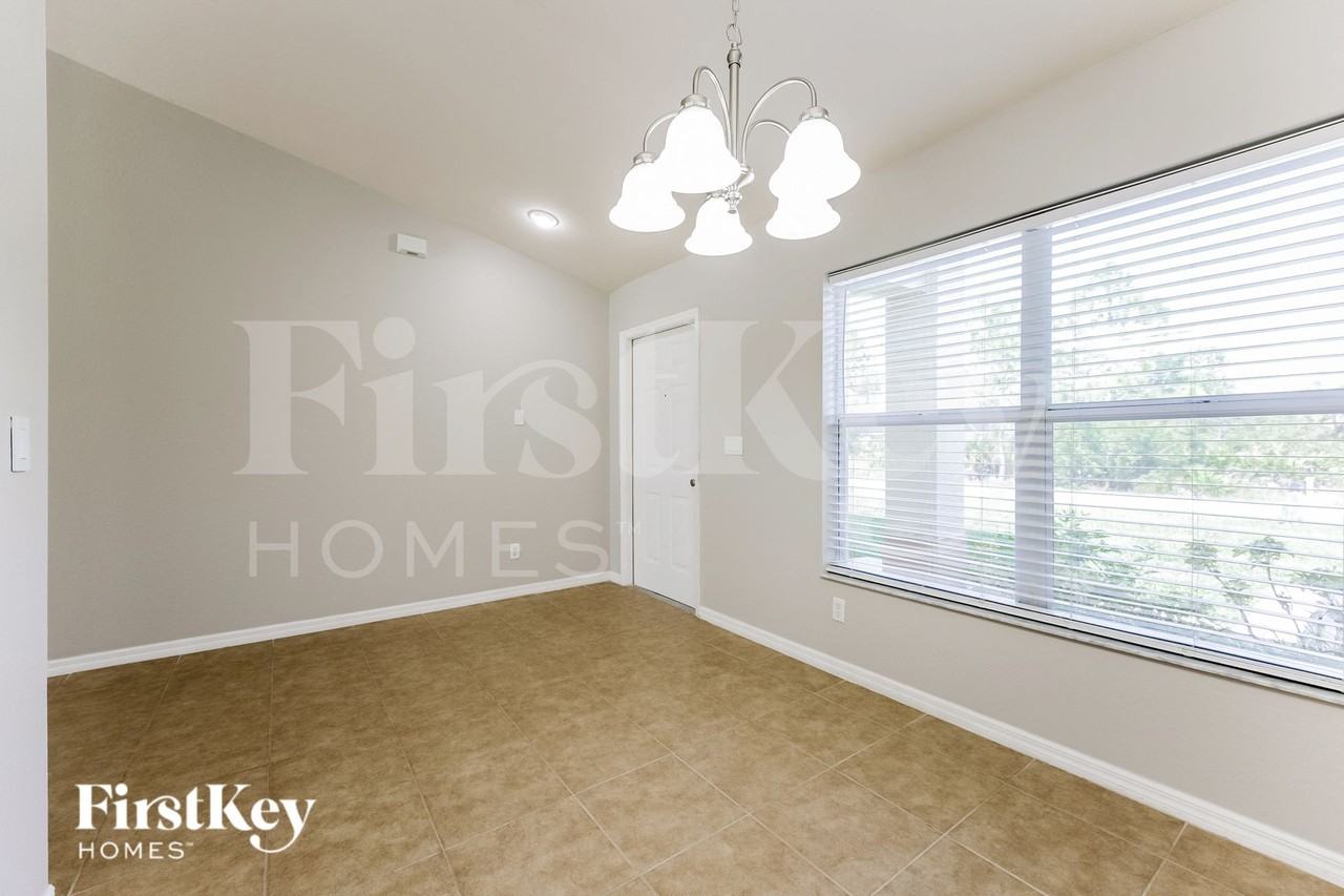 1823 Laurie St - Photo 4 of 16